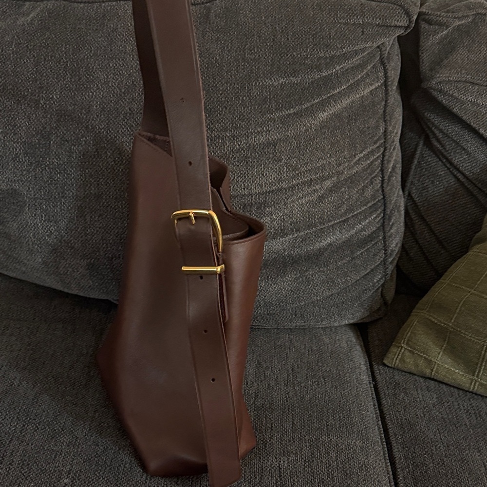 Madewell Medium Bucket Tote Bag Leather in Chocolate